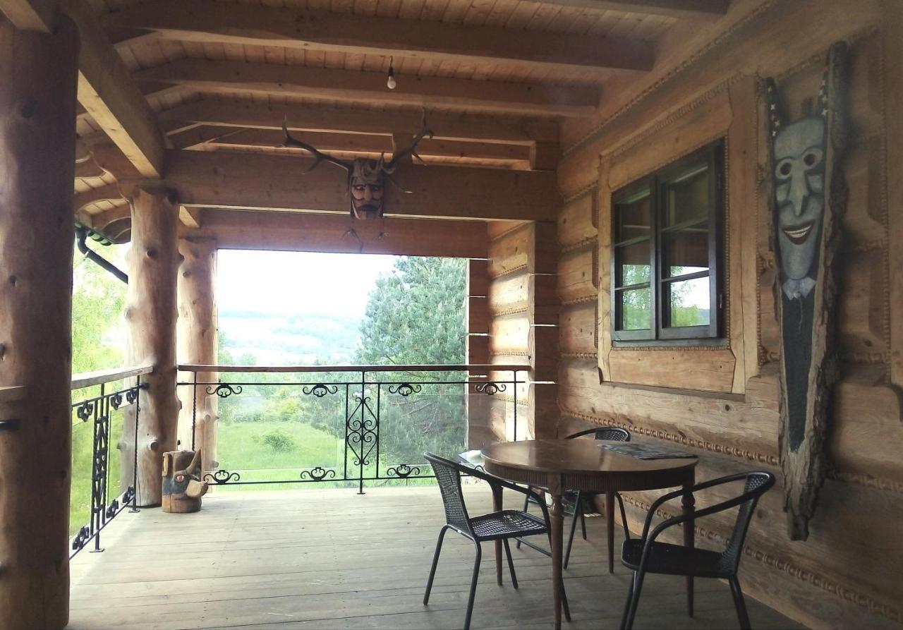 Chochlik Hotel Ustrzyki Dolne Exterior foto